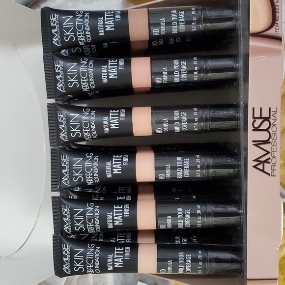 Amuse Skin Perfecting Natural Matte Liquid Foundation - Picture 2 of 8